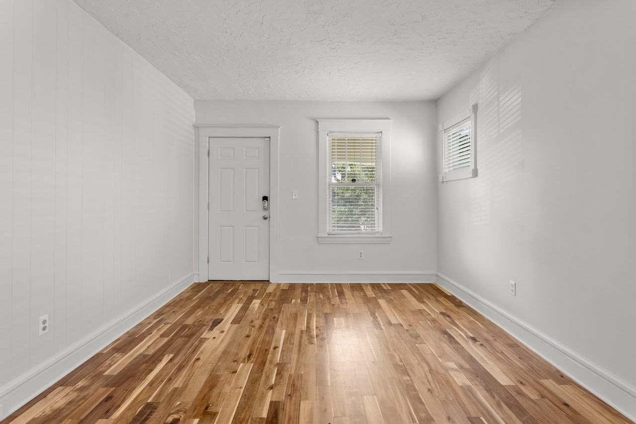 6613 Parkwood Pl - Photo 4 of 19