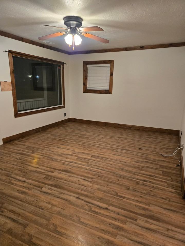 547 1st St - Photo 6 of 20