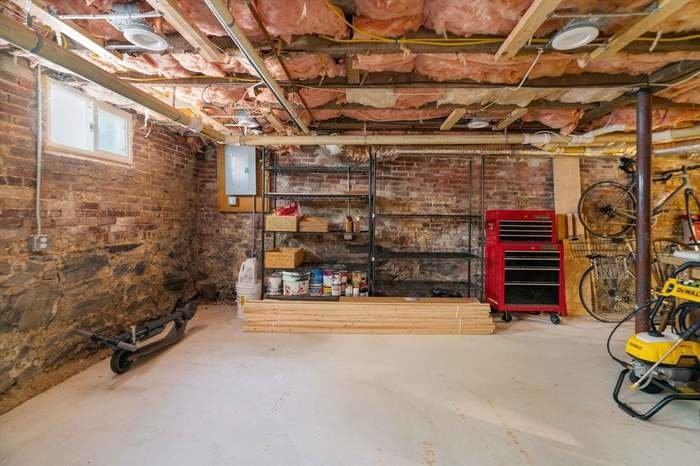 498 Franklin St - Photo 3 of 15