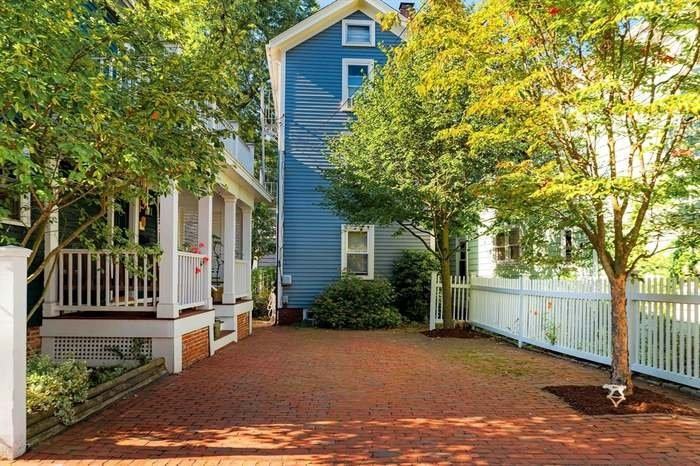 498 Franklin St - Photo 4 of 15