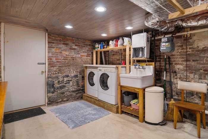 498 Franklin St - Photo 5 of 15
