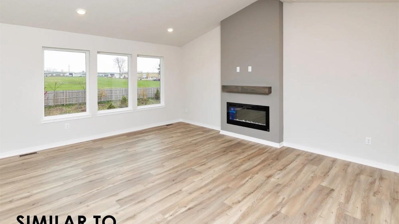 1131 Nw Petersen Dr - Photo 3 of 18