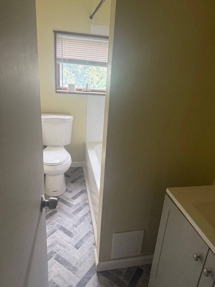 364 Corinne Ave - Photo 5 of 13