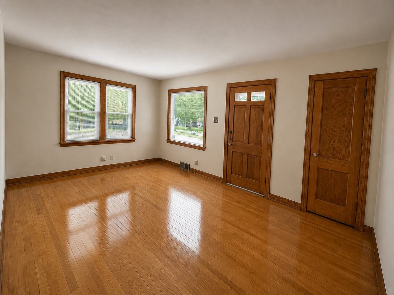 1162 26th St - Photo 2 of 10