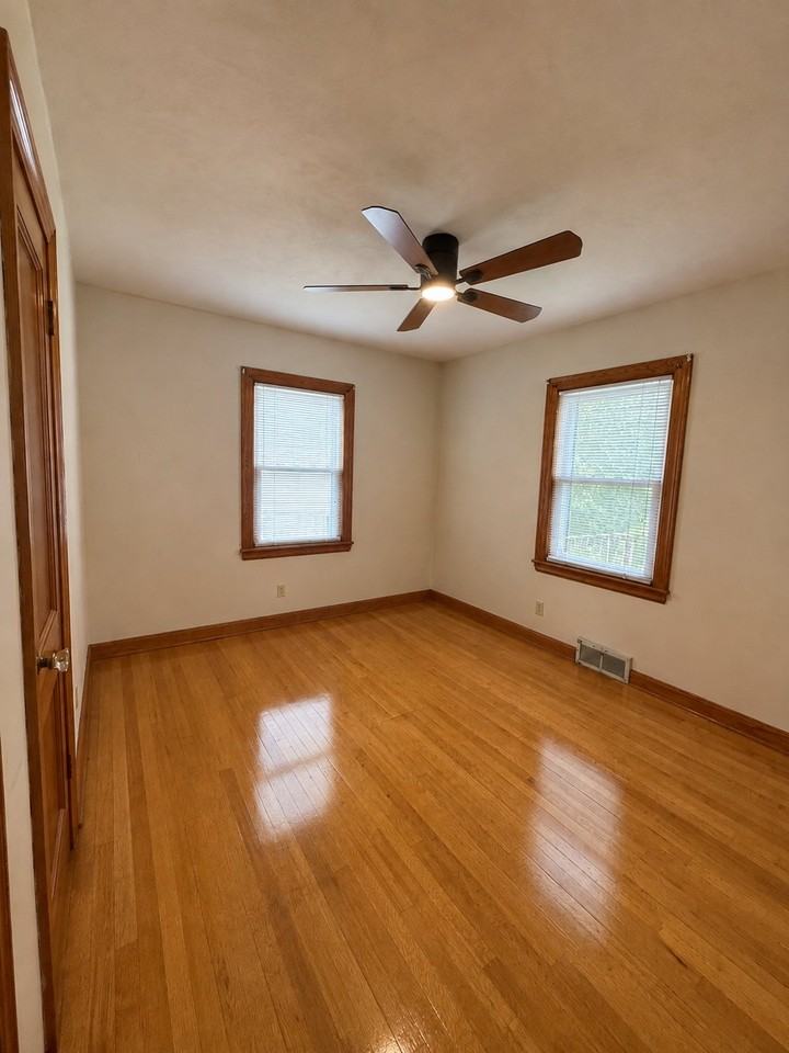 1162 26th St - Photo 5 of 10