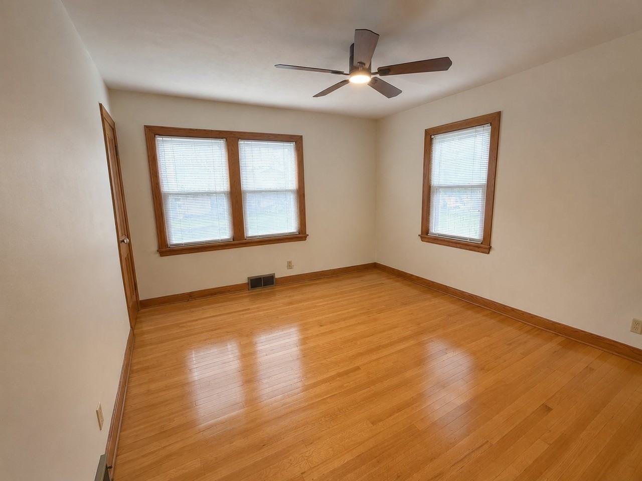 1162 26th St - Photo 6 of 10