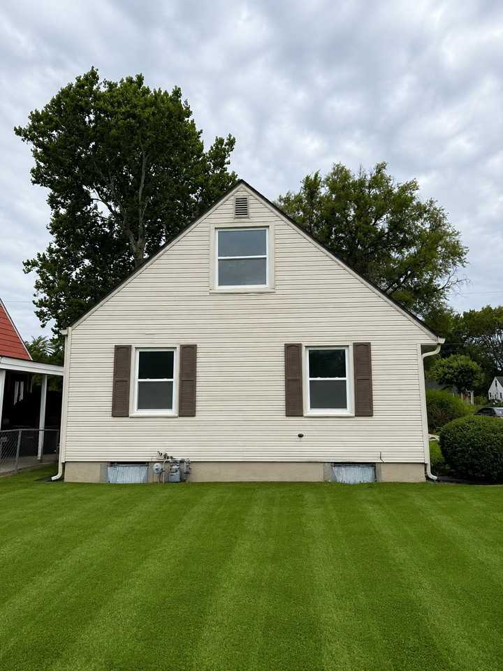 1617 E 45th St - Photo 3 of 19