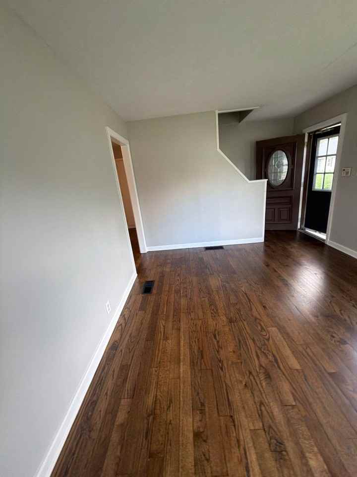 1617 E 45th St - Photo 5 of 19