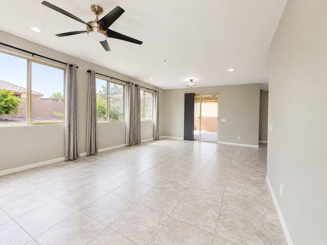 3693 E Rakestraw Ln - Photo 3 of 20
