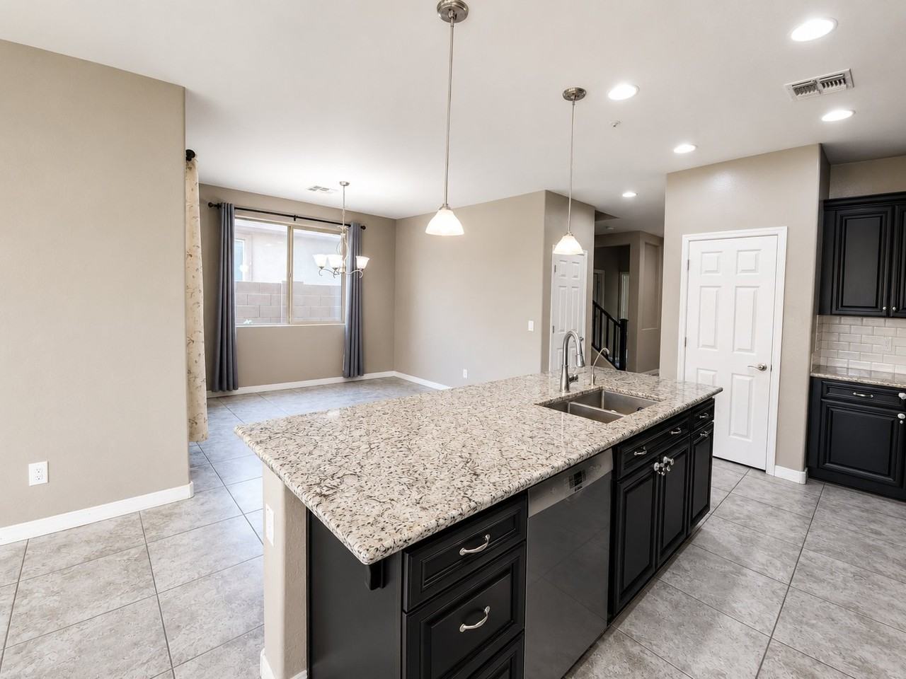 3693 E Rakestraw Ln - Photo 4 of 20