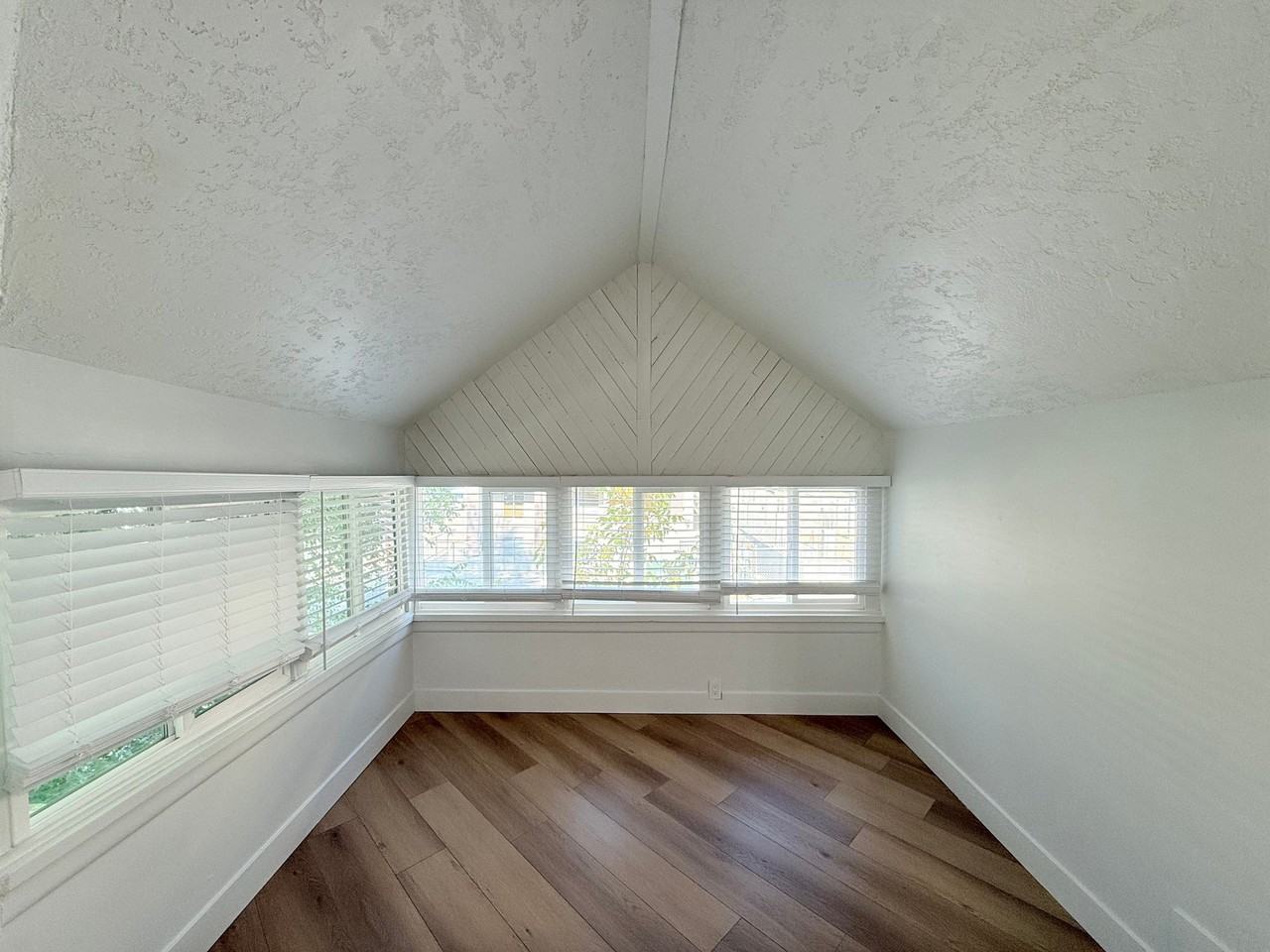 123 Mcclelland St #4 - Photo 4 of 9