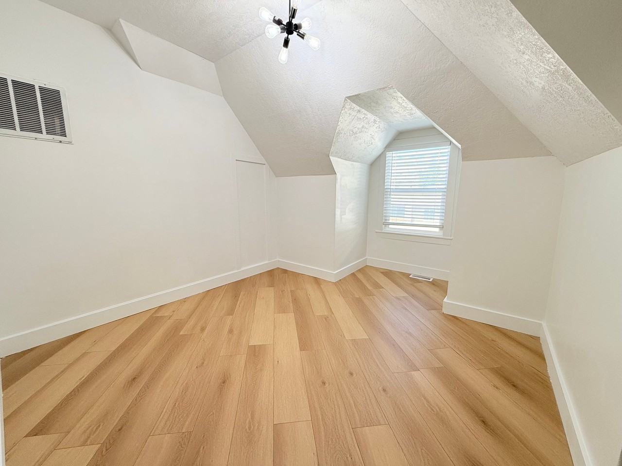 123 Mcclelland St #4 - Photo 7 of 9