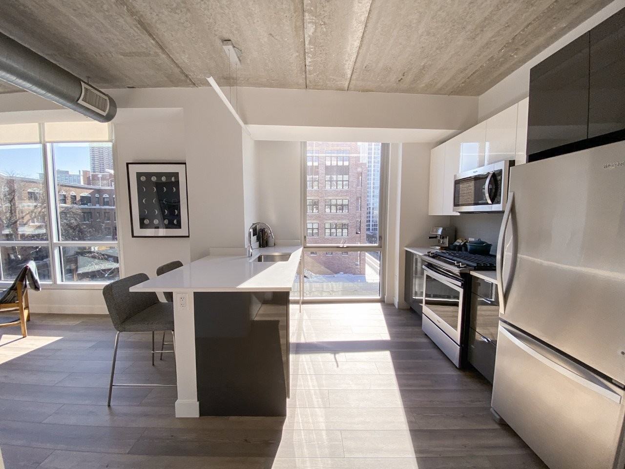 736 W Sheridan Rd - Photo 2 of 10
