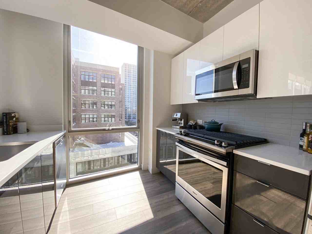 736 W Sheridan Rd - Photo 3 of 10