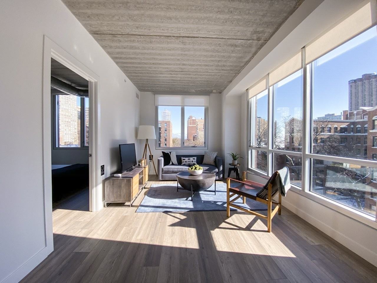 736 W Sheridan Rd - Photo 4 of 10