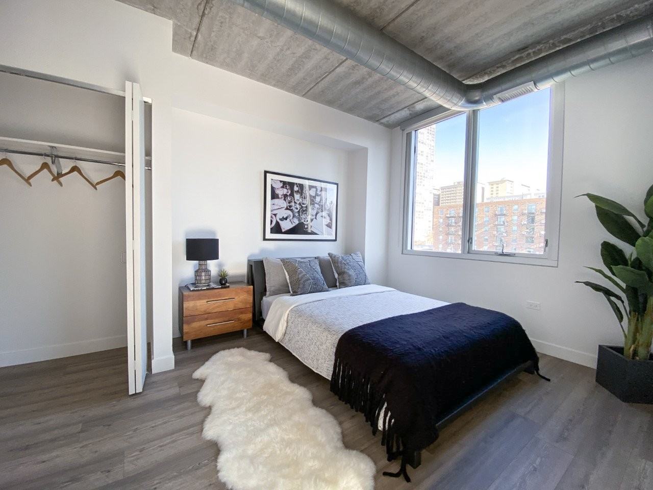 736 W Sheridan Rd - Photo 5 of 10