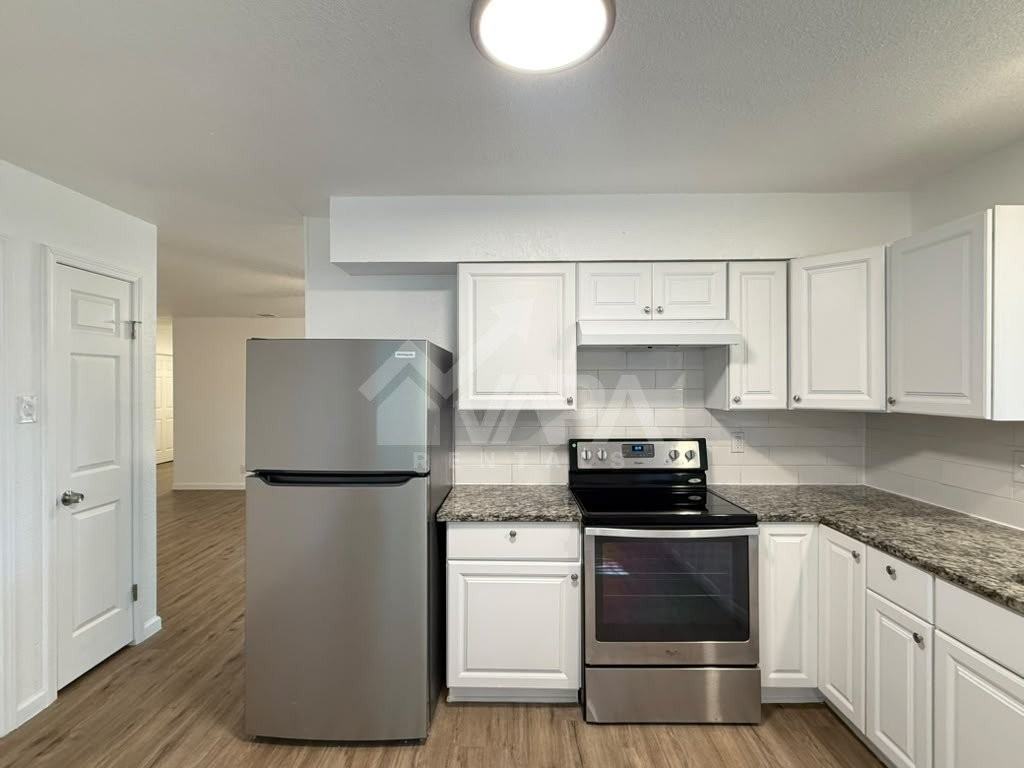 5826 Lake Wind St - Photo 3 of 17