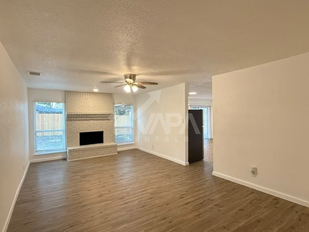 5826 Lake Wind St - Photo 4 of 17