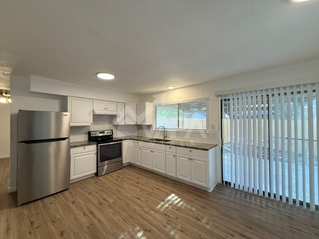 5826 Lake Wind St - Photo 5 of 17