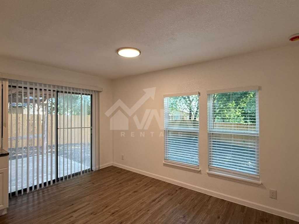 5826 Lake Wind St - Photo 6 of 17