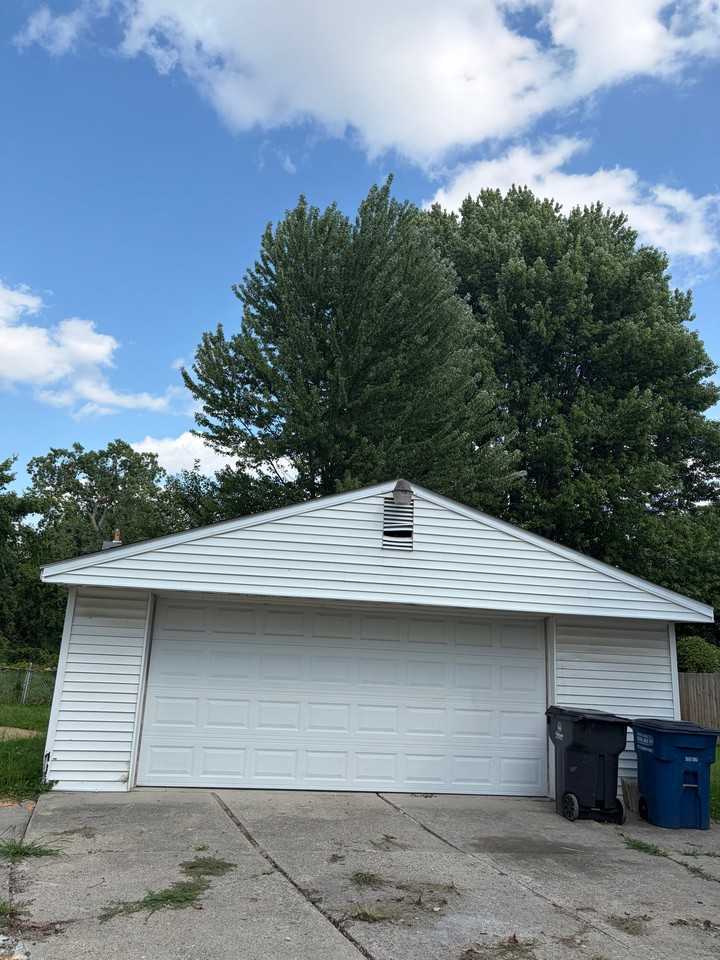 33569 Berville Ct - Photo 3 of 15