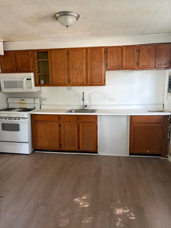 33569 Berville Ct - Photo 4 of 15