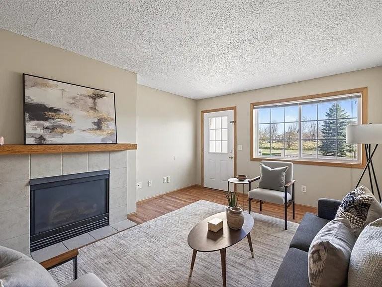 6190 Marlowe Ave Ne - Photo 4 of 20