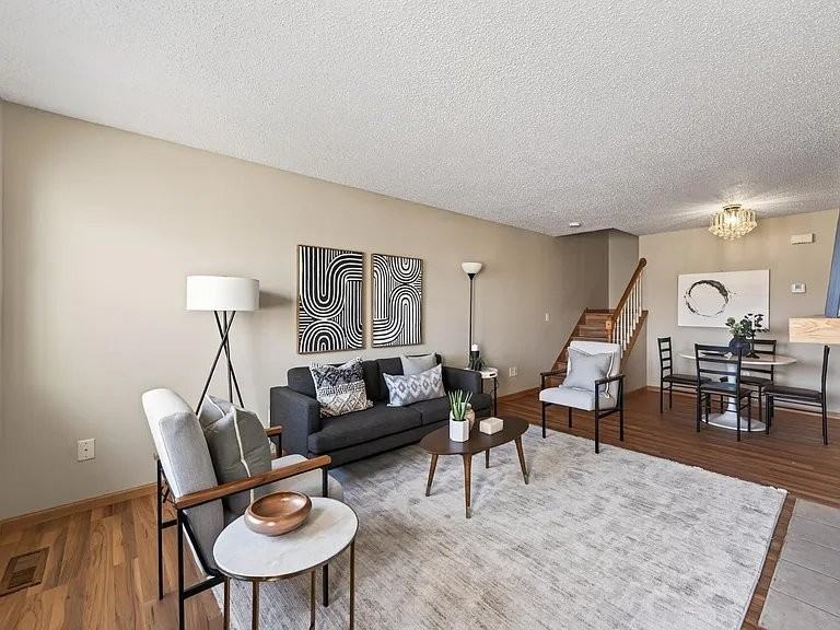 6190 Marlowe Ave Ne - Photo 5 of 20