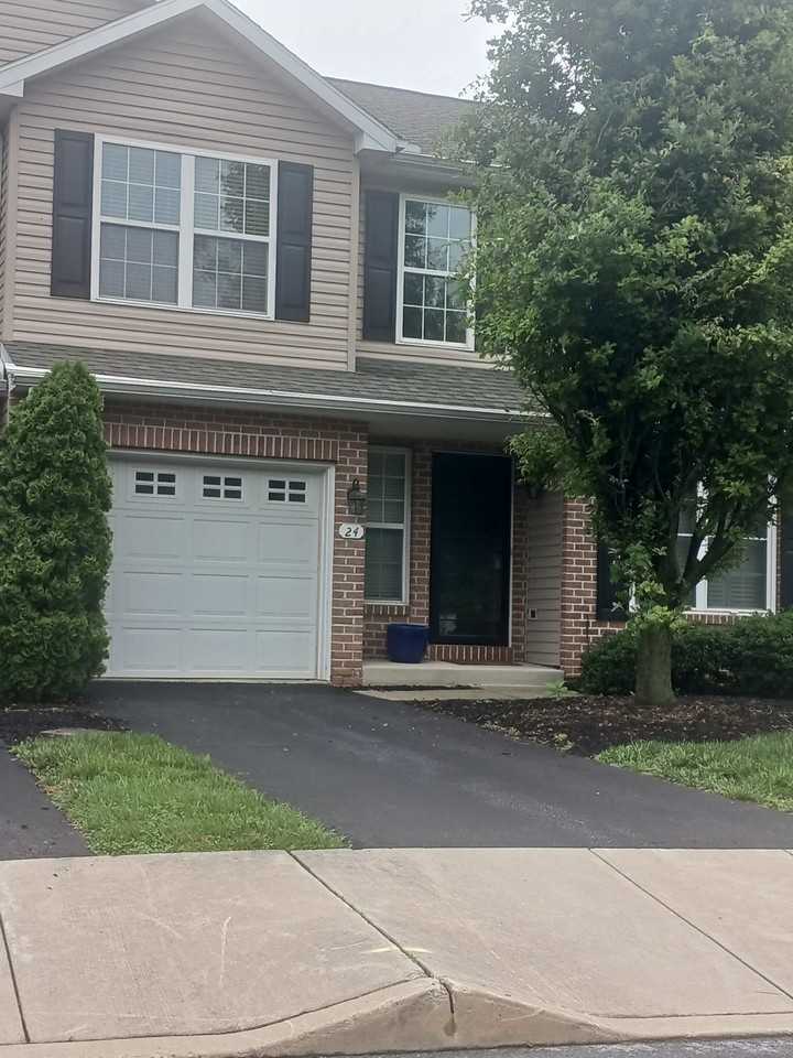 24 Parkside Dr - Photo 5 of 5