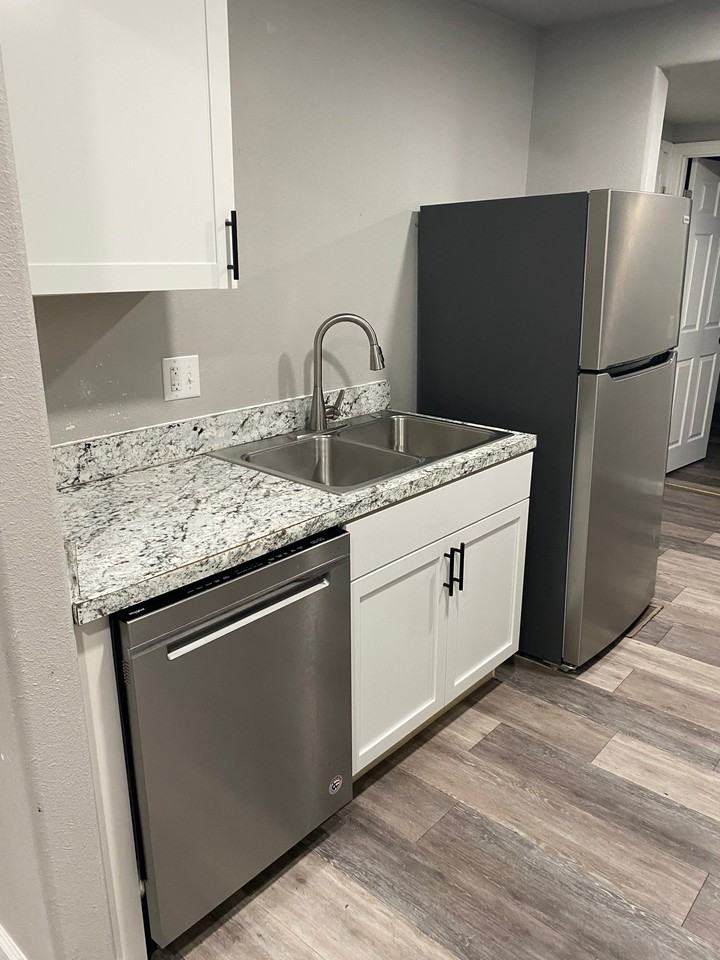 211 N 2nd St - Photo 3 of 13