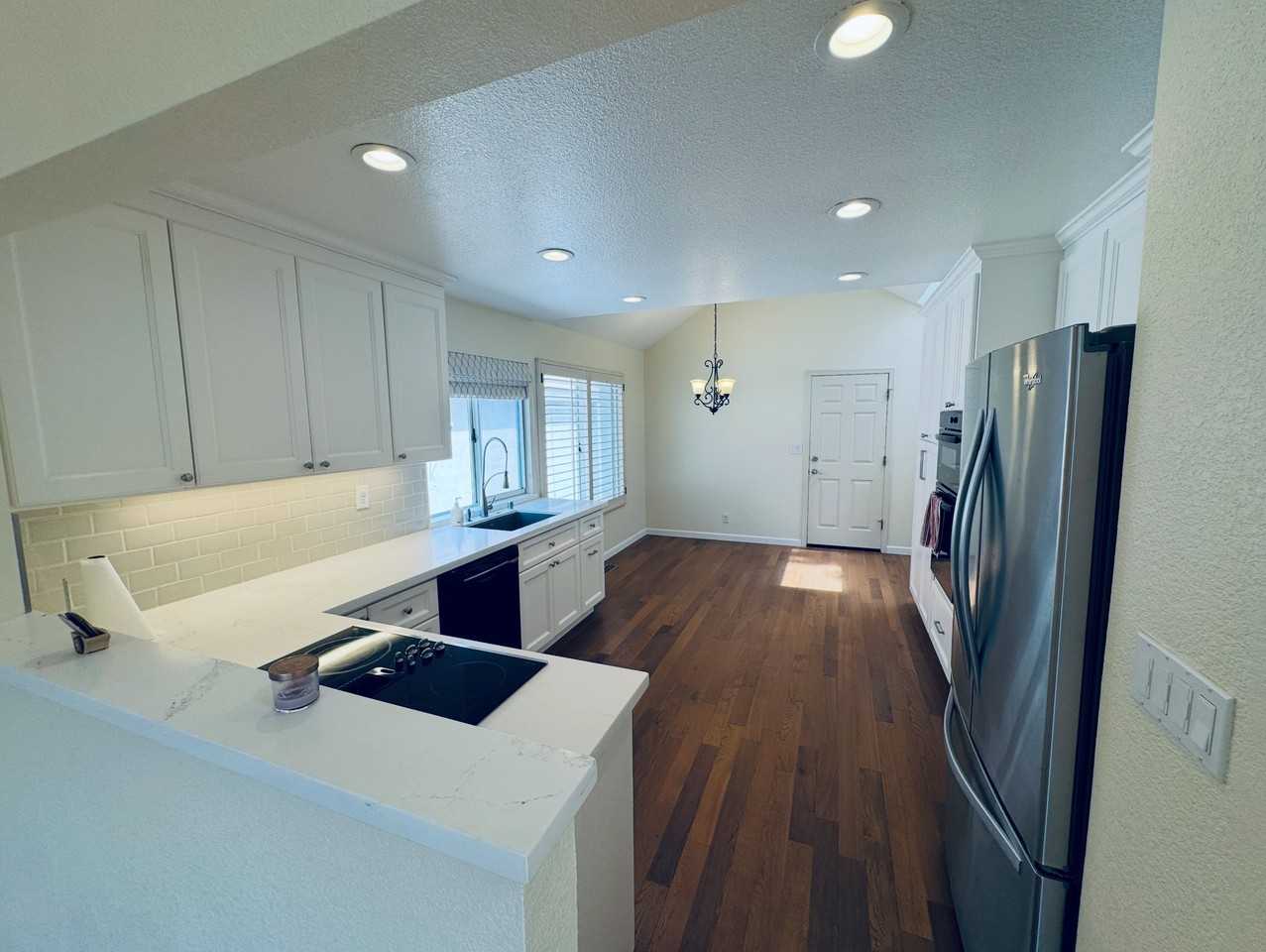 6120 Lakeview Cir - Photo 2 of 20