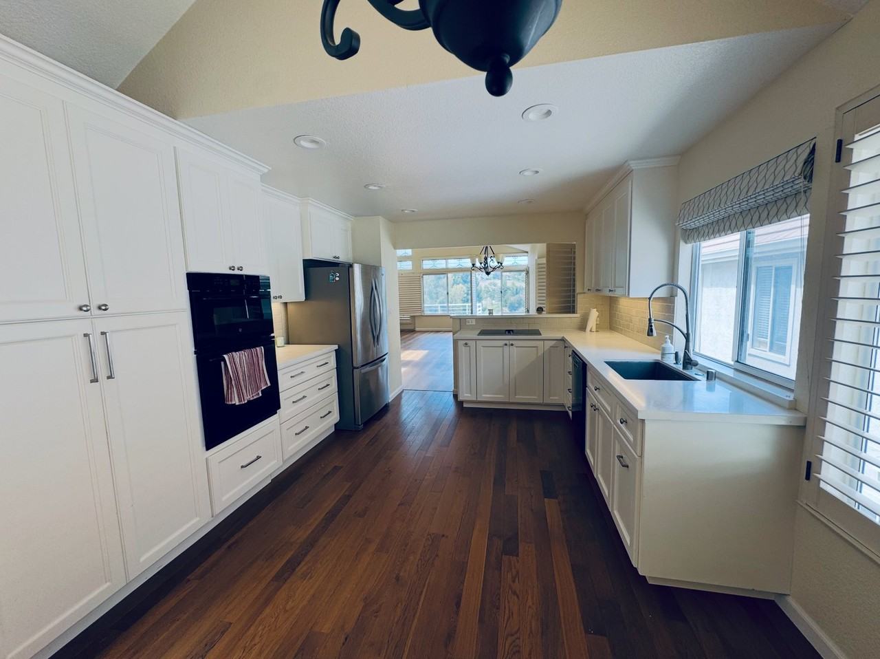 6120 Lakeview Cir - Photo 3 of 20