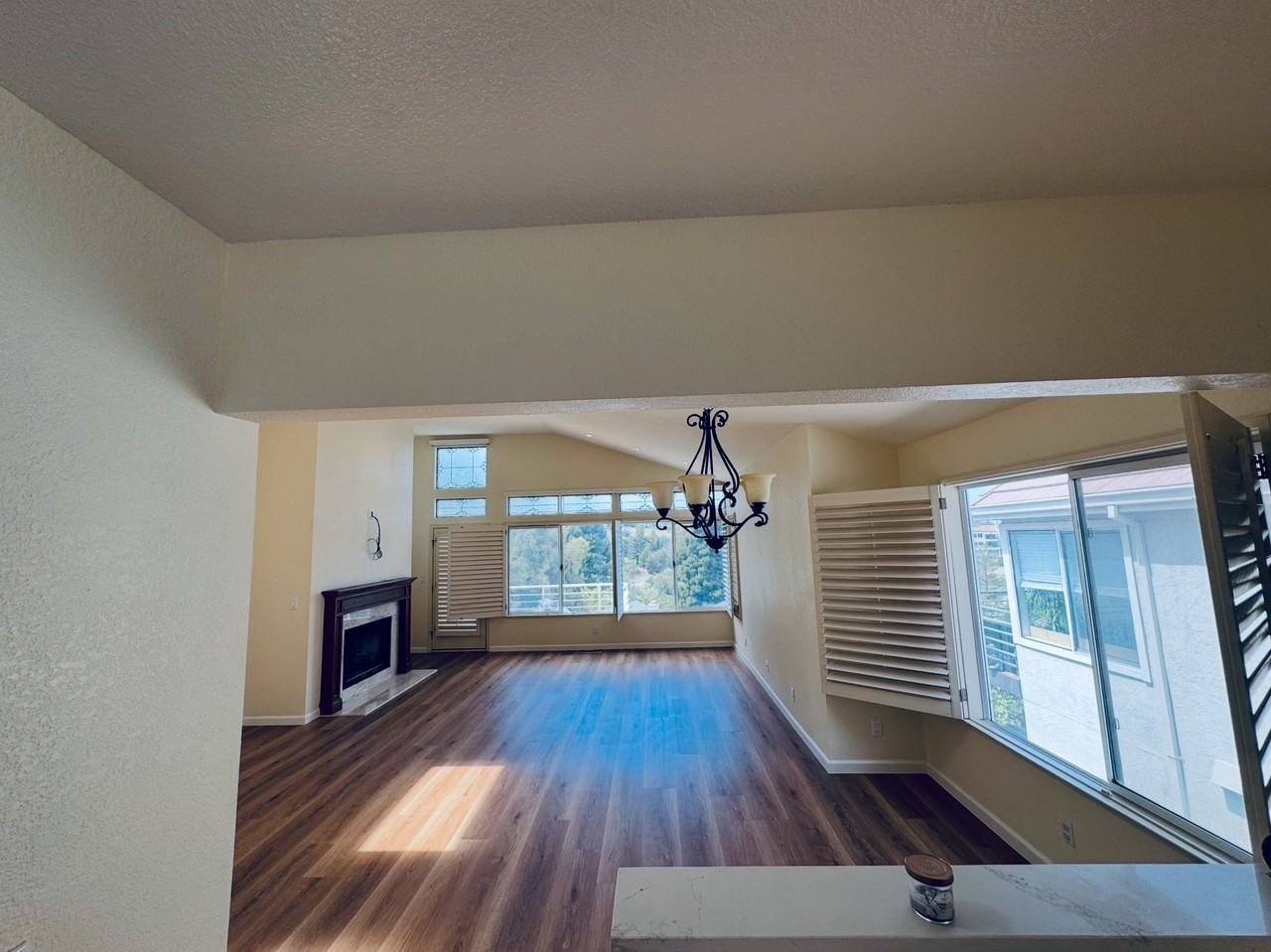6120 Lakeview Cir - Photo 4 of 20