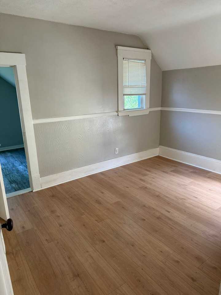 8103 Jeffries Ave - Photo 2 of 13