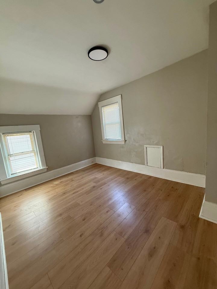 8103 Jeffries Ave - Photo 3 of 13