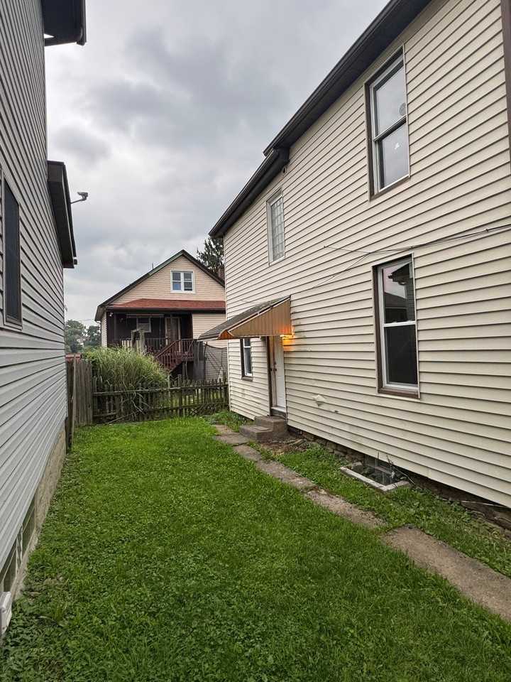 911 Punta Gorda Ave - Photo 3 of 17