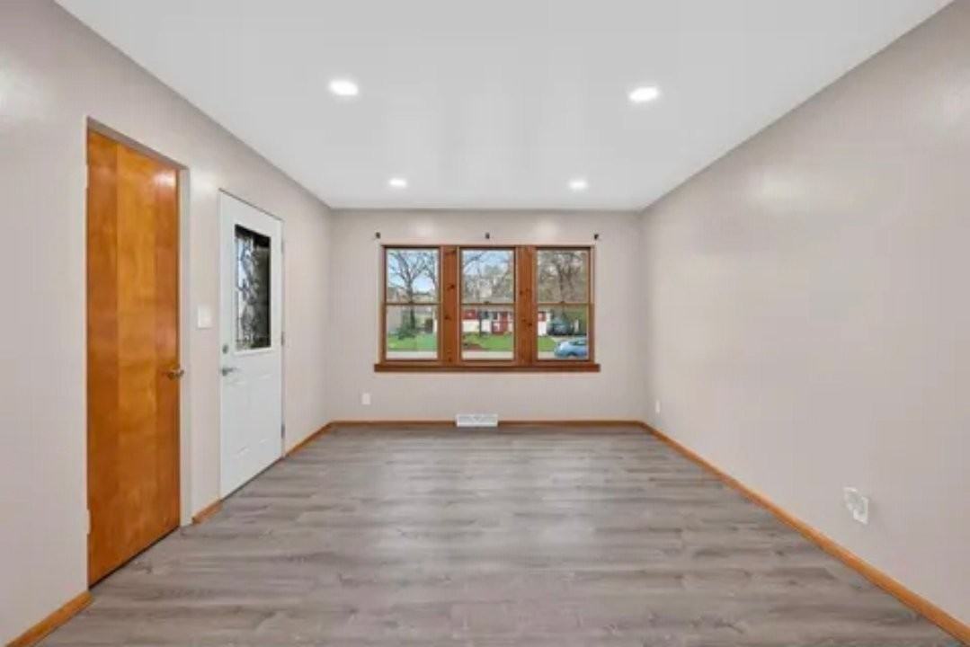1234 Northey St - Photo 2 of 18