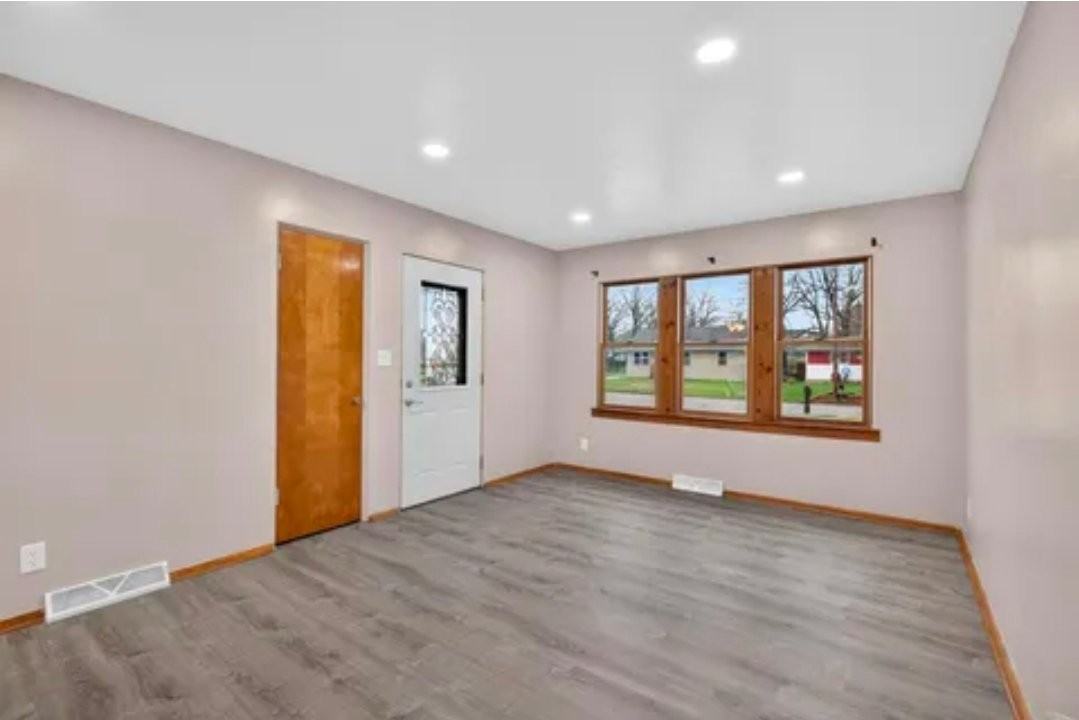 1234 Northey St - Photo 3 of 18