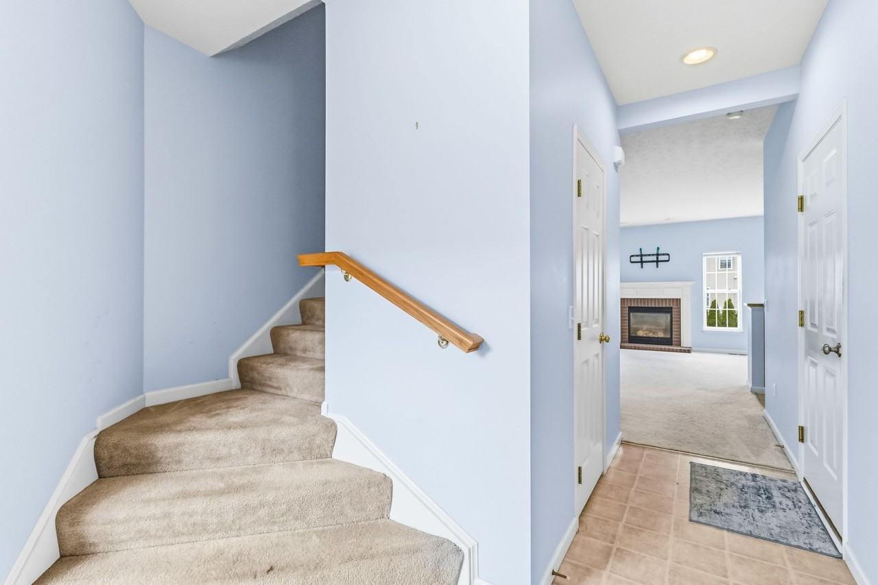105 Limestone Ct - Photo 4 of 20