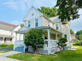 featured image of 10 Garfield Ave #2