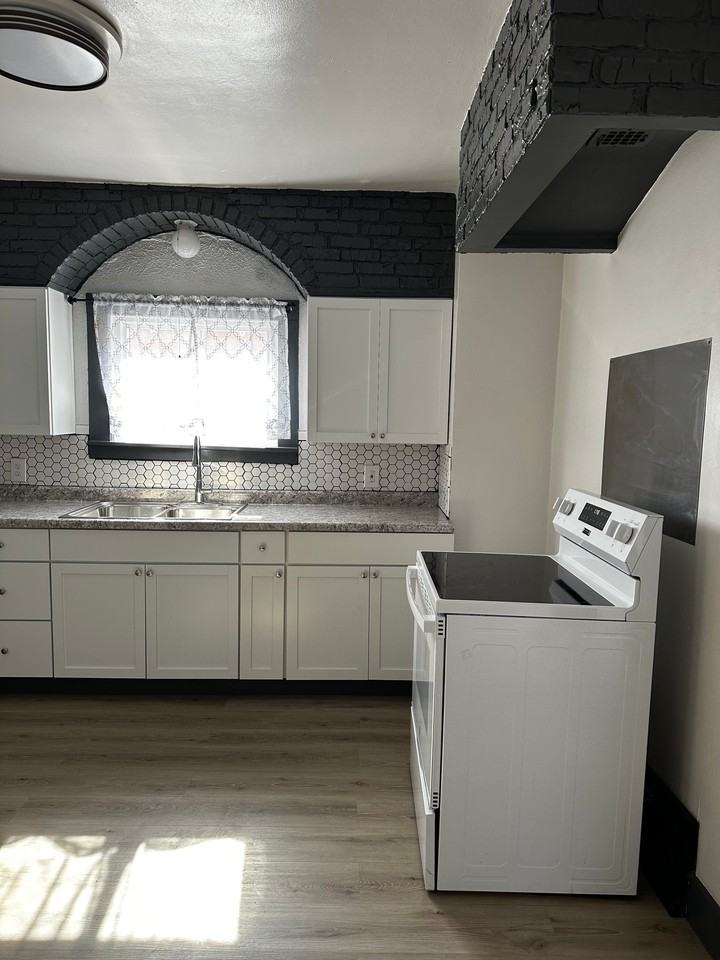 4668 N 42nd St #1 - Photo 3 of 4