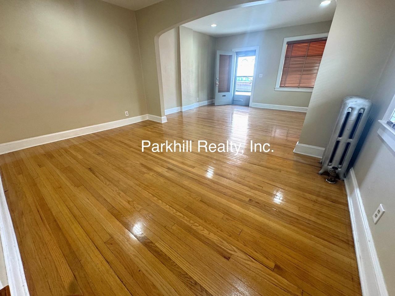 24 Pen Argyl St - Photo 2 of 11