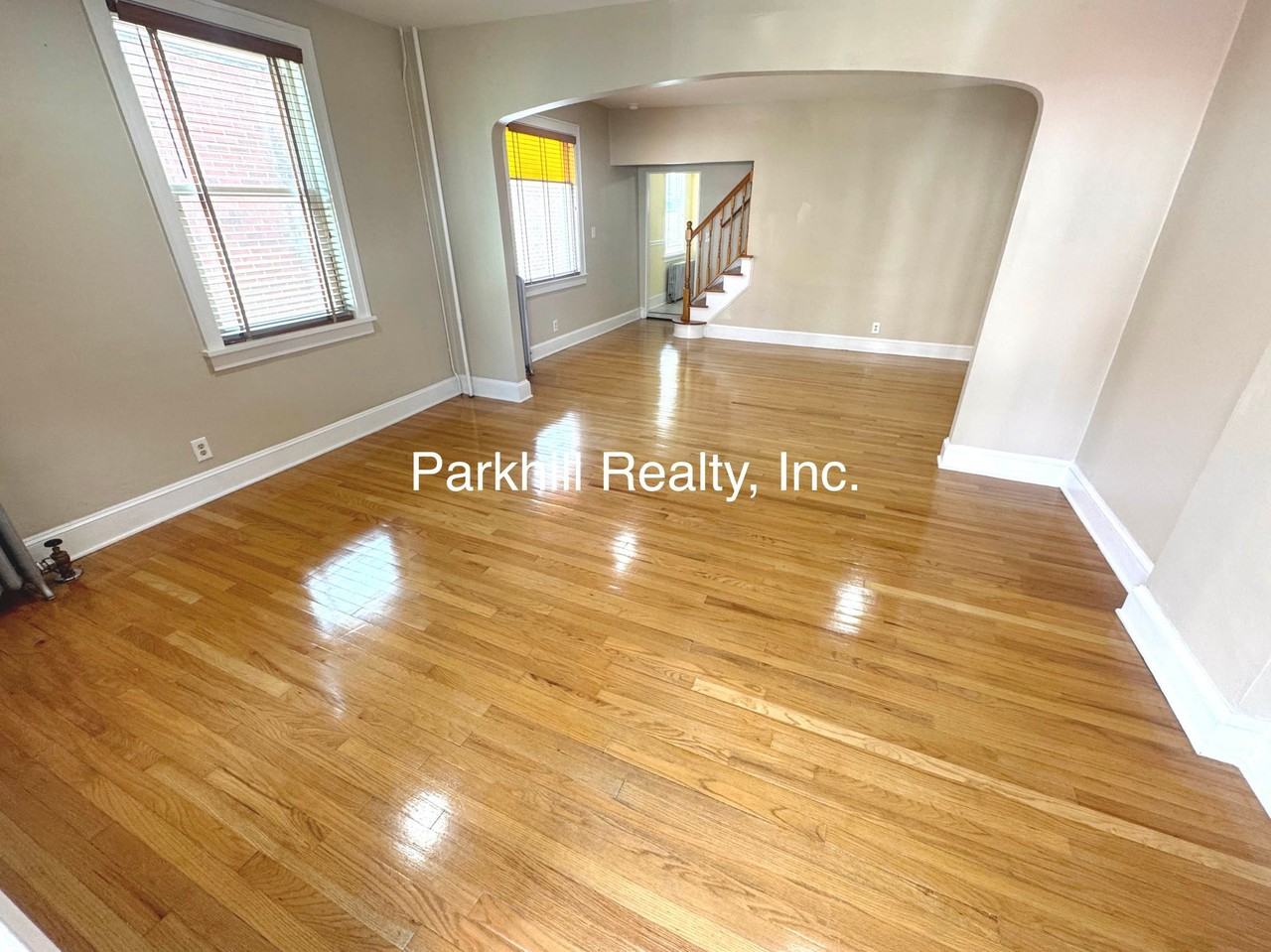 24 Pen Argyl St - Photo 3 of 11