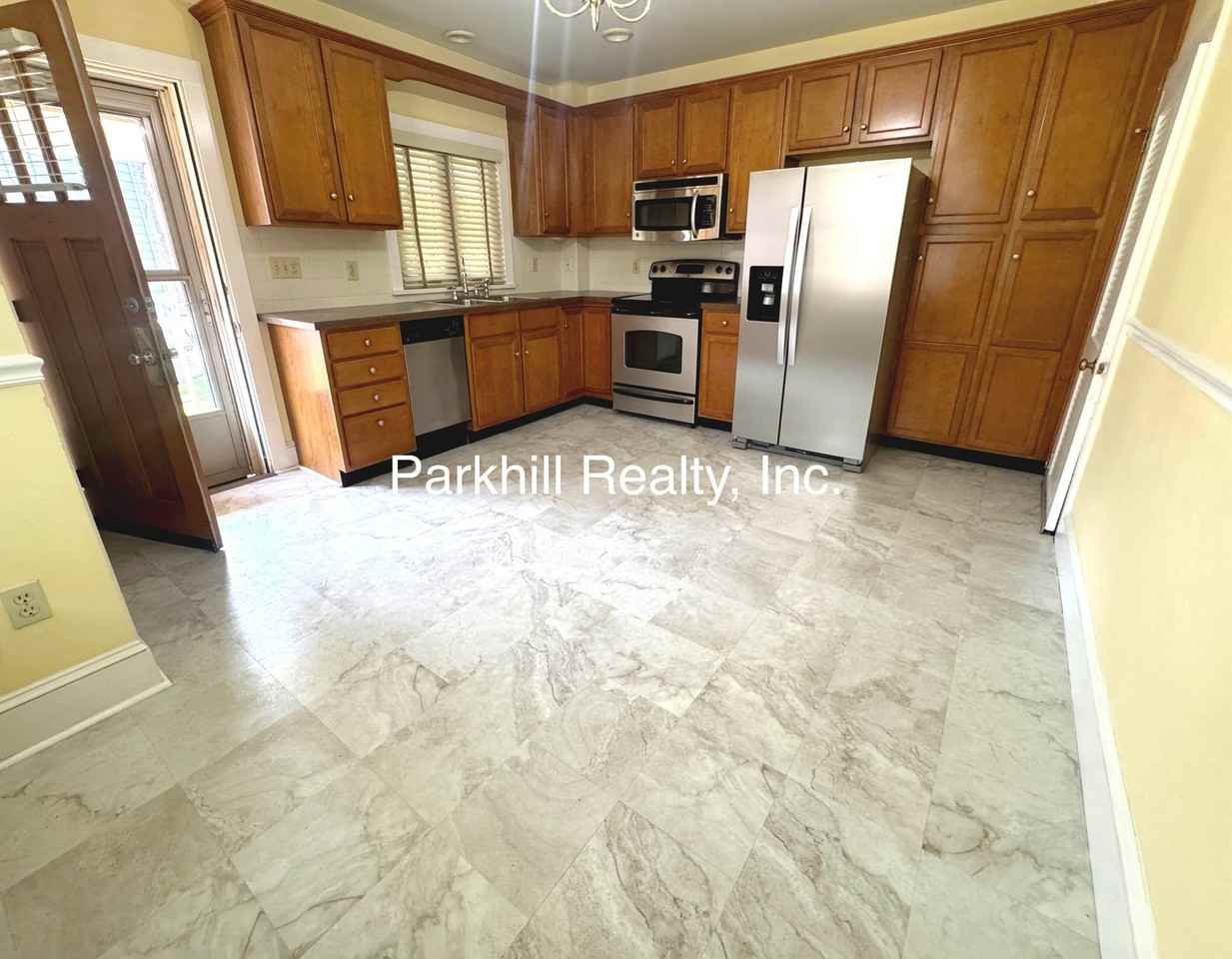 24 Pen Argyl St - Photo 4 of 11