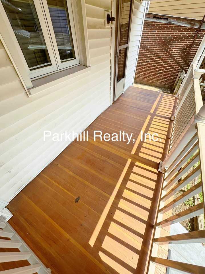 24 Pen Argyl St - Photo 6 of 11