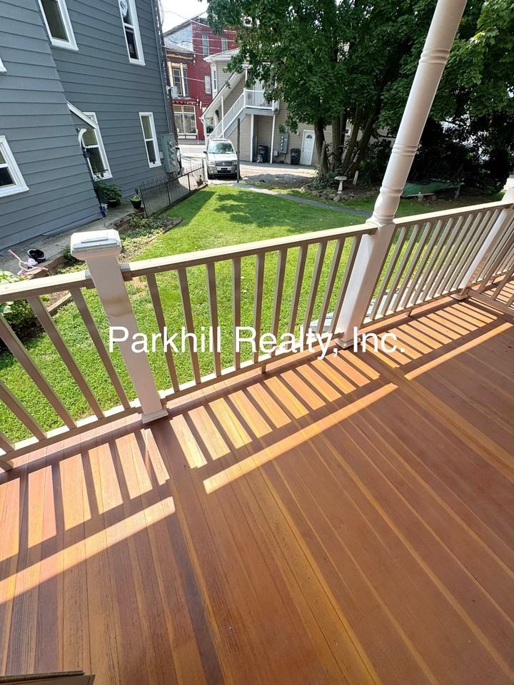 24 Pen Argyl St - Photo 7 of 11