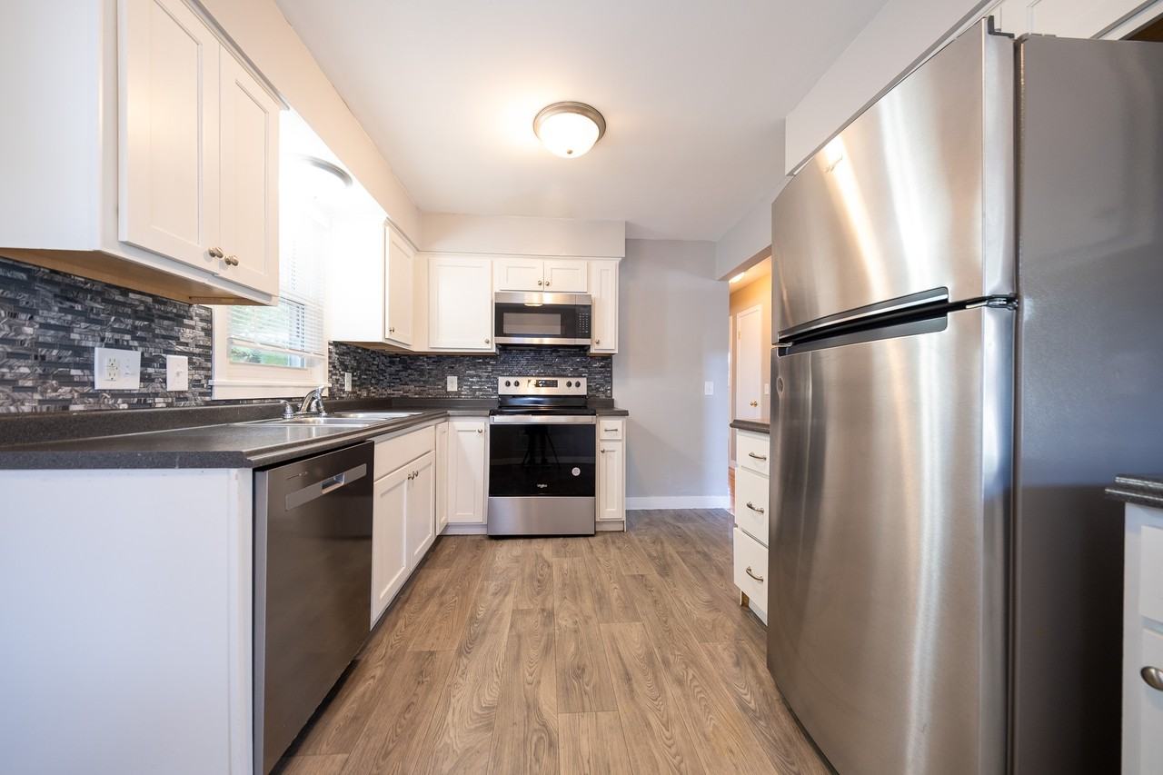 4103 Oregon Ave N #1 - Photo 3 of 33