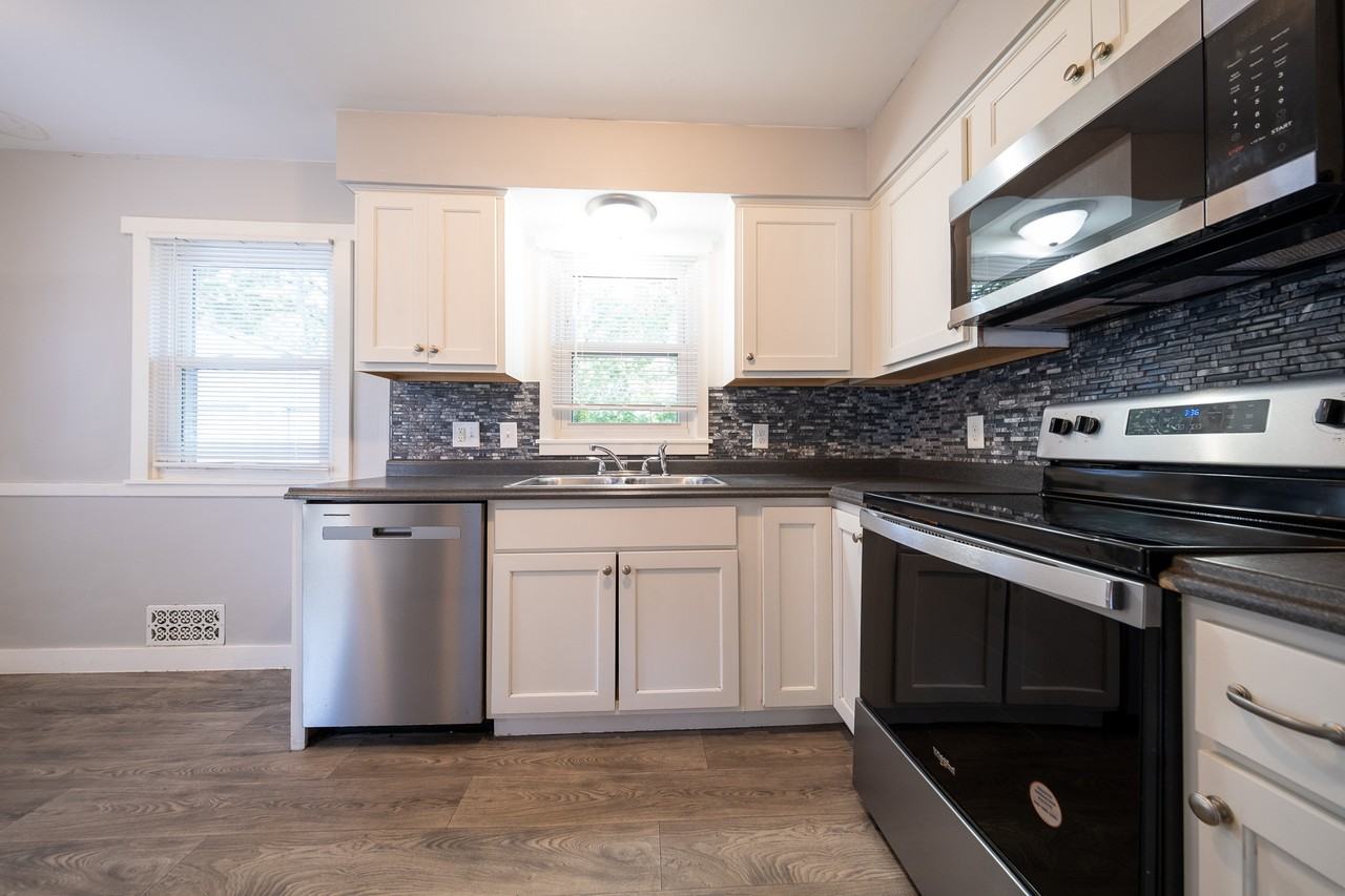 4103 Oregon Ave N #1 - Photo 4 of 33