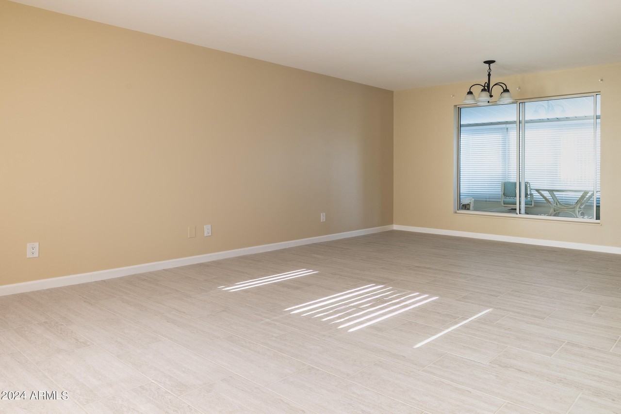 12208 N Pebble Beach Dr - Photo 2 of 21