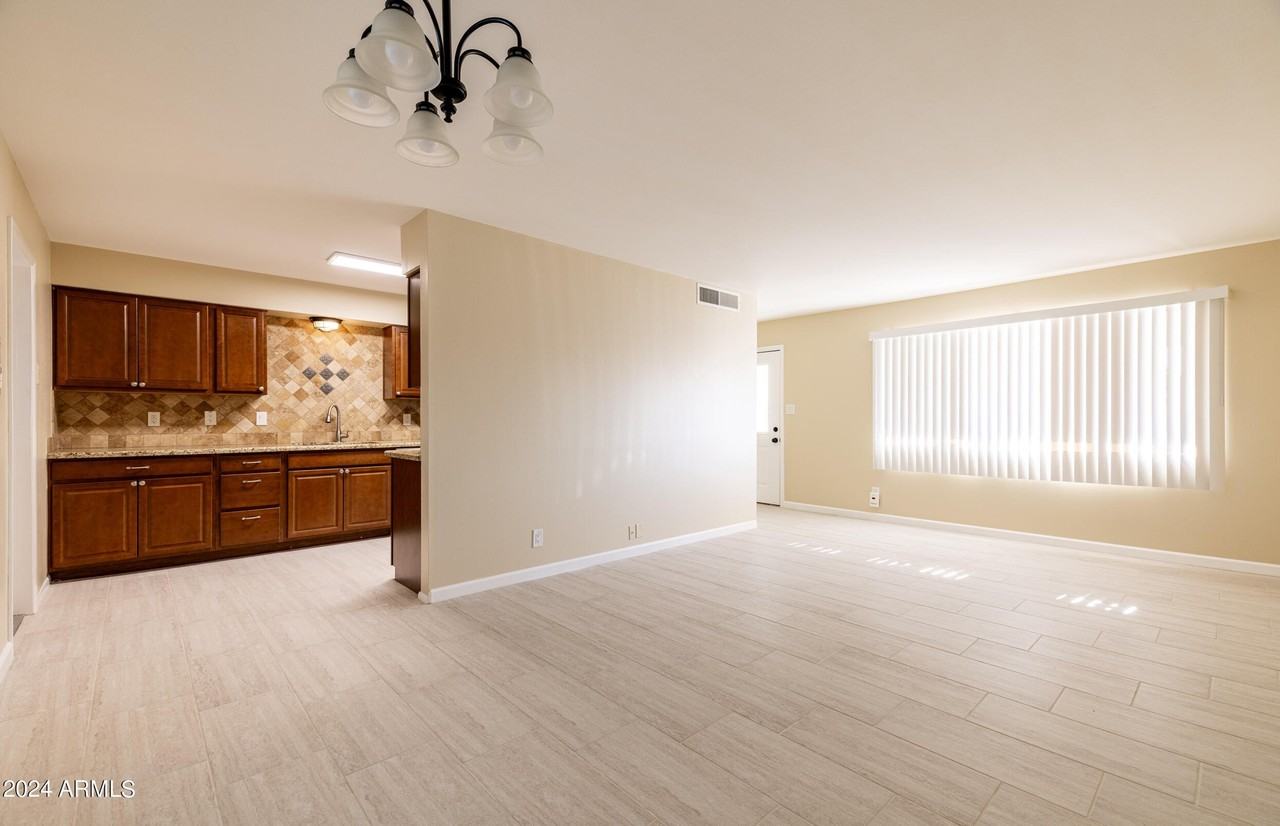 12208 N Pebble Beach Dr - Photo 4 of 21